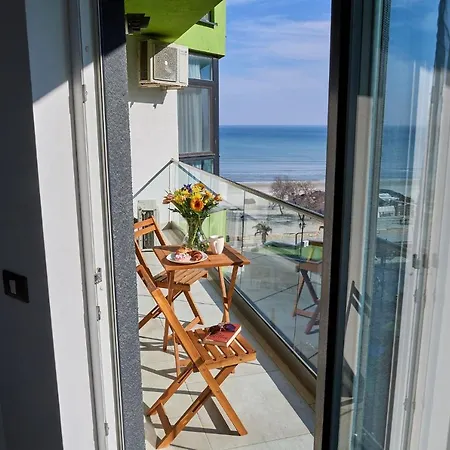 Glamour Sea View Family - N Pools 公寓 马马亚
