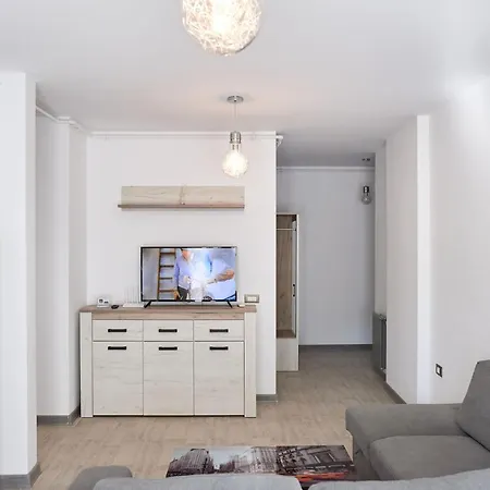 Glamour Sea View Family - N Pools Apartment *