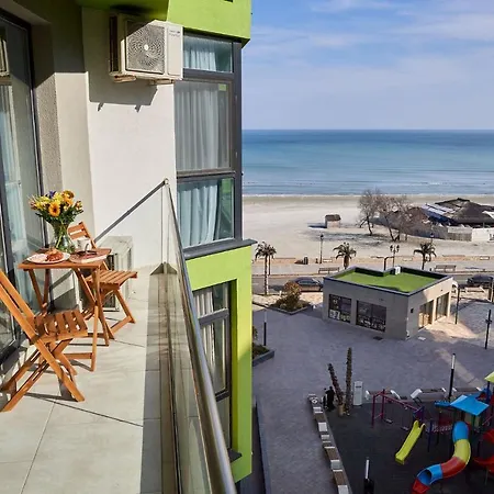Glamour Sea View Family - N Pools 公寓